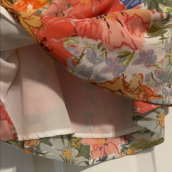 Hailey & Co Floral Puff Sleeve Top - Picture 4 of 4